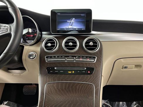 Used 2019 Mercedes-Benz GLC 300 4MATIC image 21