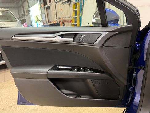 Used 2014 Ford Fusion SE FWD image 12