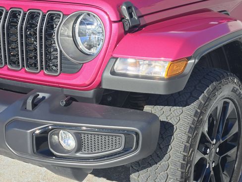 Used 2024 Jeep Gladiator Sport image 11