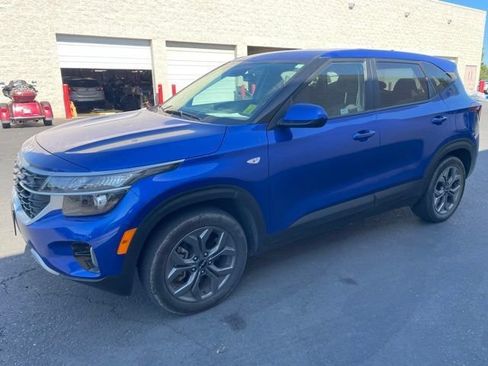 Used 2024 Kia Seltos LX AWD/4WD image 4