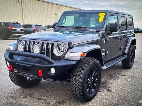 Used 2021 Jeep Wrangler Unlimited Sahara w/ Cold Weather Group AWD/4WD image 1