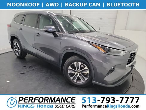 Used 2022 Toyota Highlander XLE AWD/4WD image 1