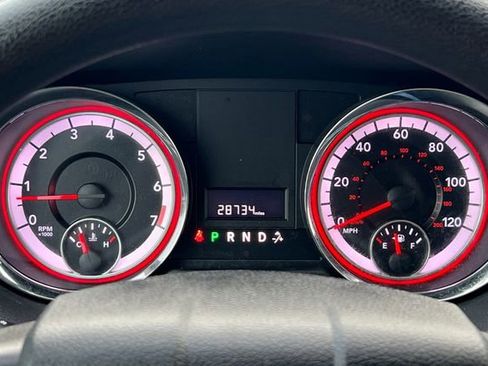 Used 2018 Dodge Grand Caravan SE w/ UConnect Hands-Free Group image 28