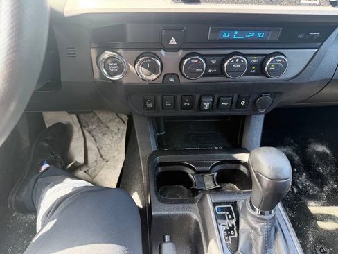 Used 2023 Toyota Tacoma TRD Off-Road w/ Technology Package AWD/4WD image 17