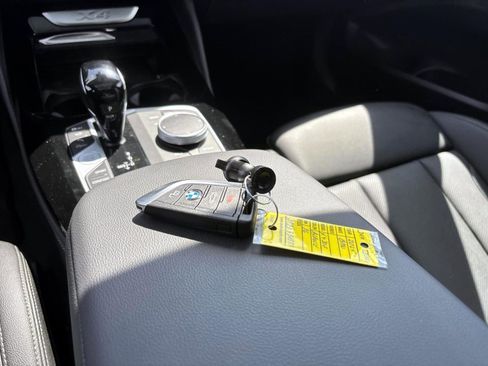 Used 2025 BMW X4 xDrive30i w/ M Sport Package AWD/4WD image 34