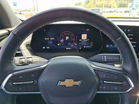 Certified 2025 Chevrolet Traverse LT FWD image 19
