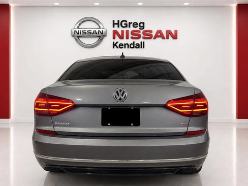 Used 2018 Volkswagen Passat 2.0T R-Line w/ R-Line Lighting Package FWD image 5