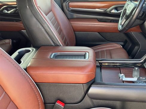 Used 2023 GMC Yukon Denali Ultimate image 10