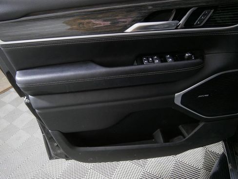 Used 2022 Jeep Wagoneer Series III w/ Rear Seat Video Group 1 AWD/4WD image 13