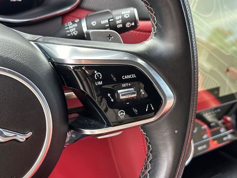 Used 2024 Jaguar F-PACE SVR image 25