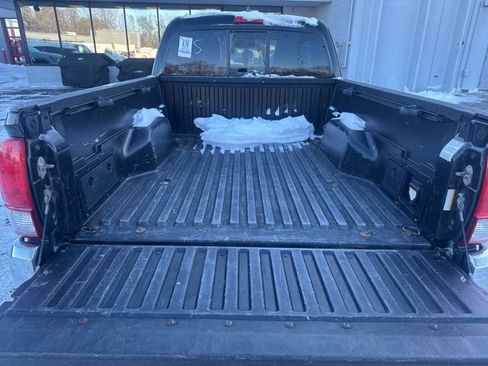 Used 2016 Toyota Tacoma TRD Off-Road image 9