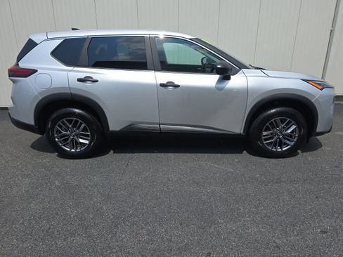 Used 2024 Nissan Rogue S AWD/4WD image 8