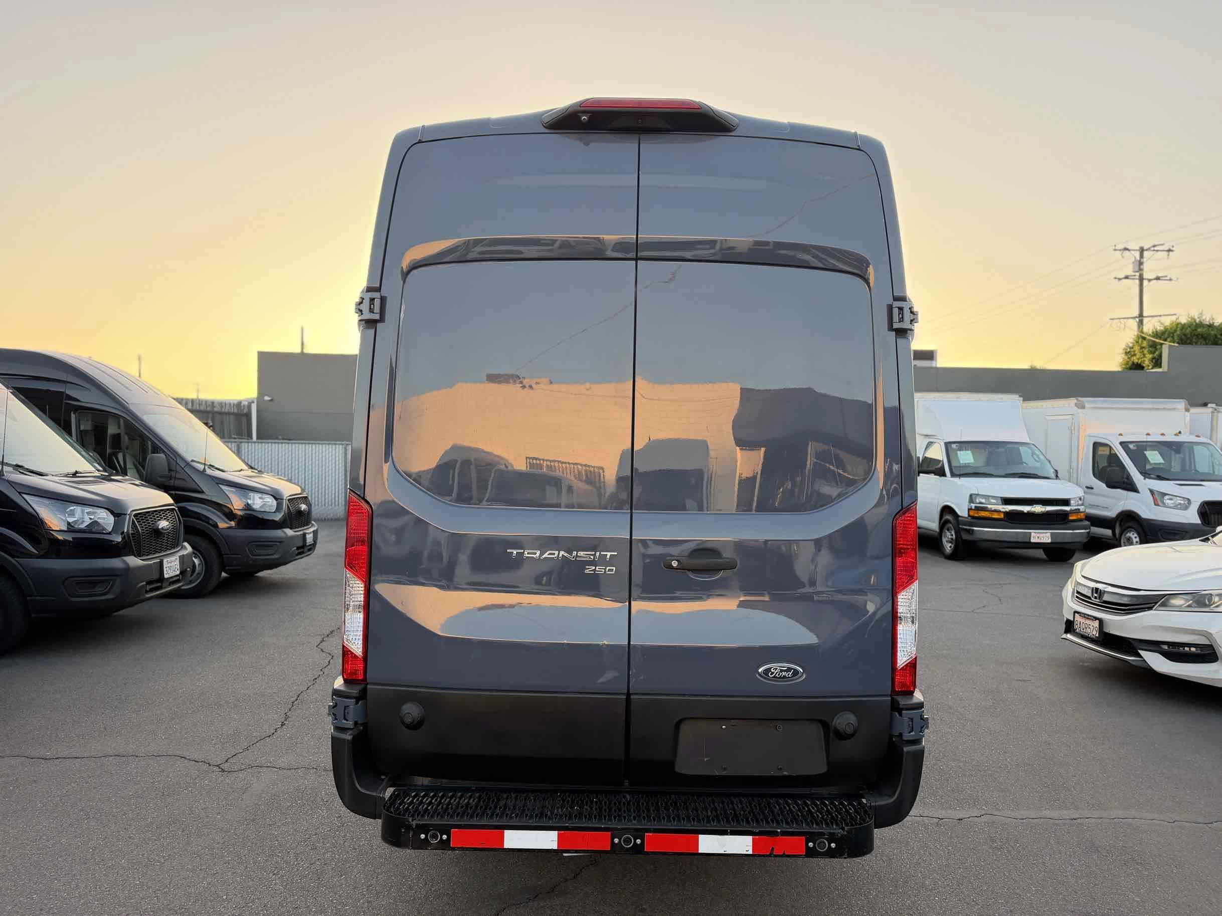 Used 2019 Ford Transit 250 148 High Roof Extended RWD image 4