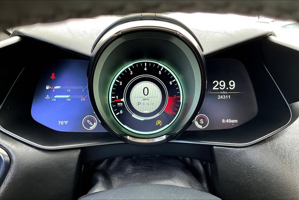 Used 2022 Aston Martin V8 Vantage Coupe RWD image 13