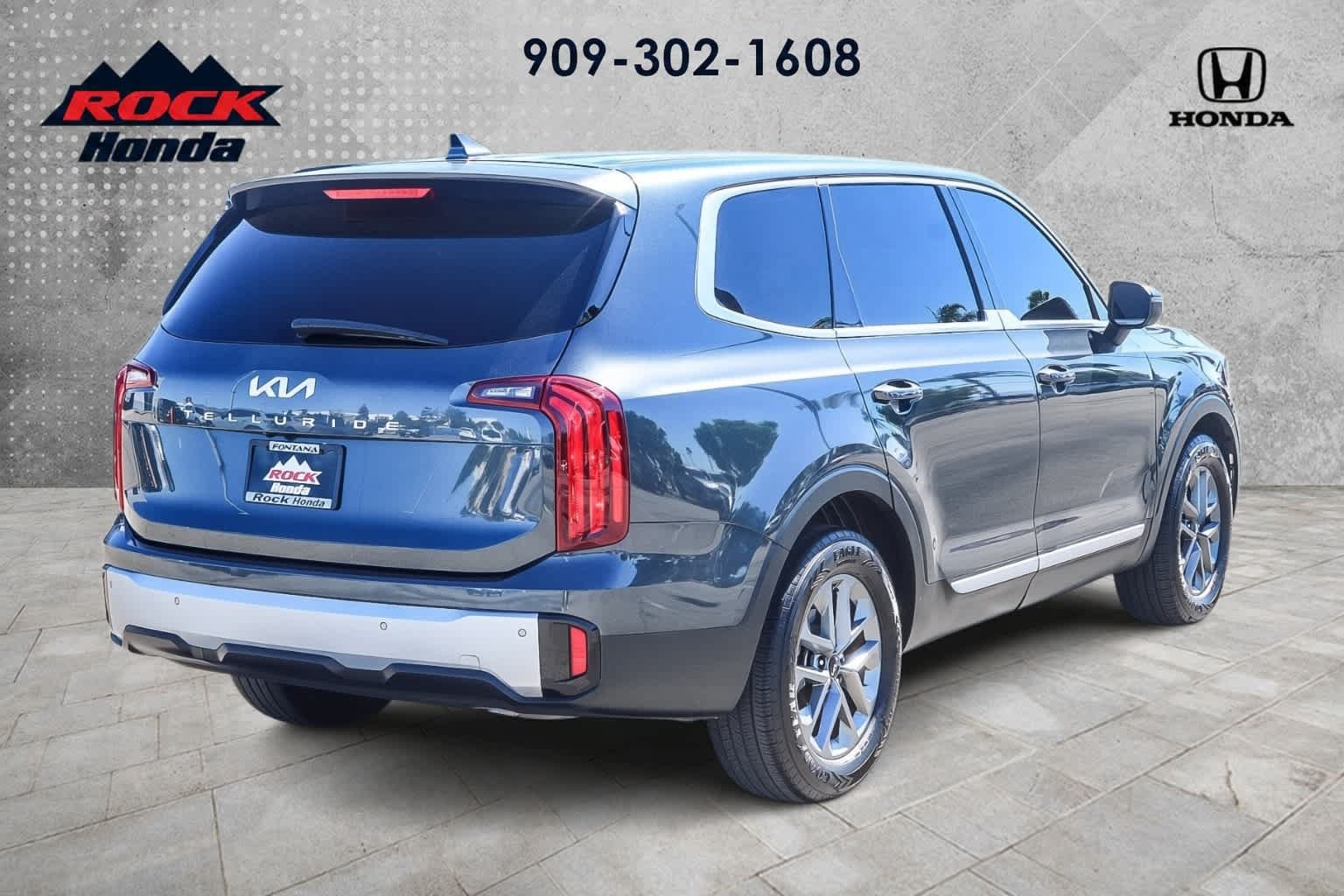 Used 2024 Kia Telluride LX FWD image 4