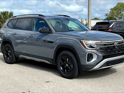 New 2026 Volkswagen Atlas Peak Edition AWD/4WD image 2