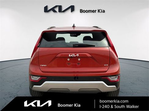 Used 2023 Kia Niro SX Touring image 6