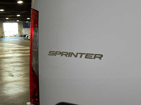 Used 2025 Mercedes-Benz Sprinter 2500 image 14