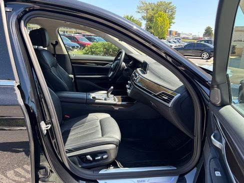 Used 2022 BMW 740i xDrive AWD/4WD image 27