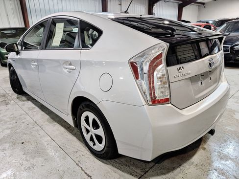Used 2015 Toyota Prius Three image 4