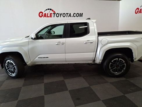Used 2025 Toyota Tacoma TRD Sport AWD/4WD image 7