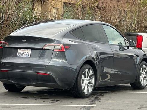 Used 2020 Tesla Model Y Long Range image 3