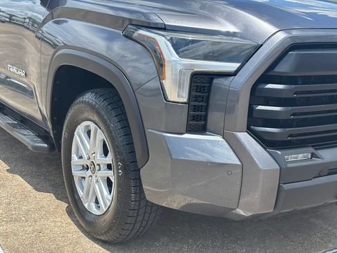 Used 2022 Toyota Tundra SR5 w/ Convenience Package RWD image 4