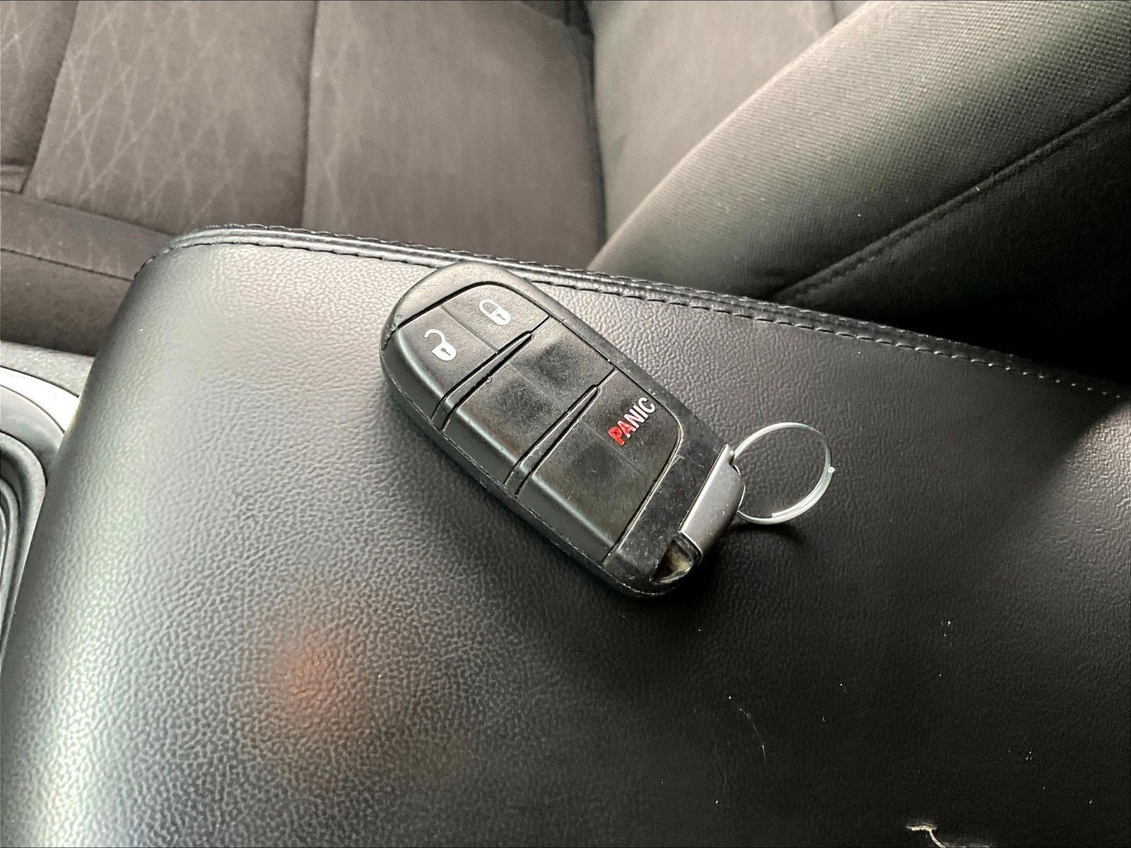 Used 2018 Dodge Durango SXT w/ 3rd Row Seating Group RWD image 34