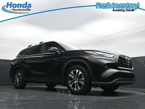 Used 2024 Toyota Highlander XLE AWD/4WD image 28