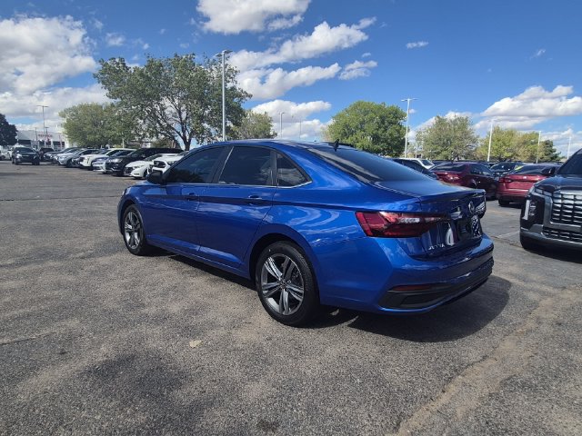 Used 2024 Volkswagen Jetta SE FWD image 5