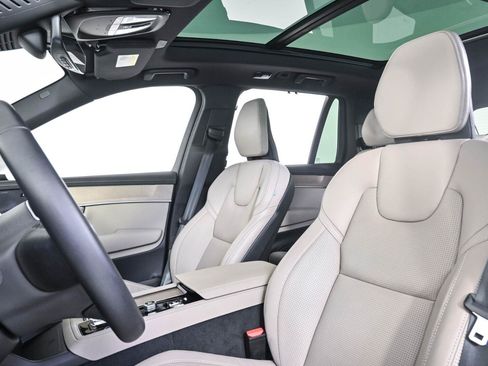 Certified 2026 Volvo XC90 B6 Ultra AWD/4WD image 5