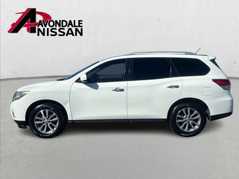 Used 2016 Nissan Pathfinder SV image 3