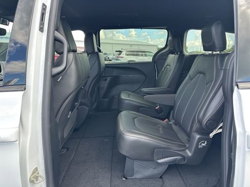 New 2026 Chrysler Pacifica Select image 22