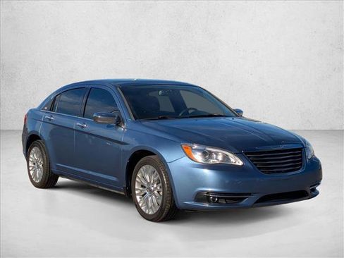 Used 2011 Chrysler 200 Limited image 3
