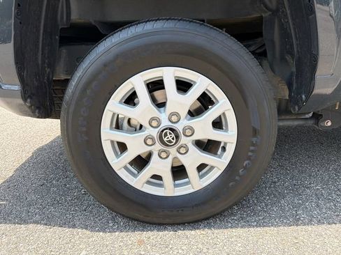 Used 2025 Toyota Tacoma SR5 AWD/4WD image 19