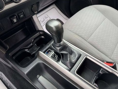 Used 2020 Toyota Tacoma SR5 image 32