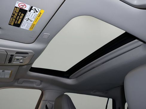 Used 2023 Toyota Highlander XLE FWD image 29