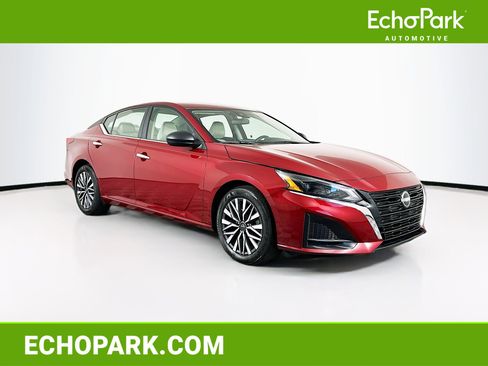 Used 2025 Nissan Altima 2.5 SV image 1