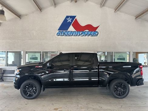 Used 2024 Chevrolet Silverado 1500 LT Trail Boss w/ Convenience Package II image 2