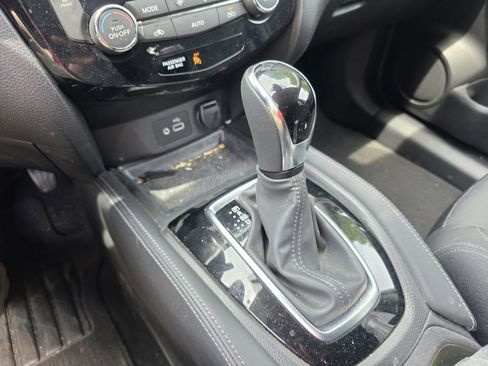 Used 2018 Nissan Rogue SL FWD image 14