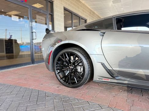 Used 2015 Chevrolet Corvette Z06 w/ 3LZ Preferred Equipment Group RWD image 26