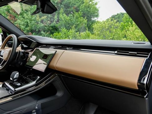 New 2026 Land Rover Range Rover Sport Dynamic SE AWD/4WD image 17