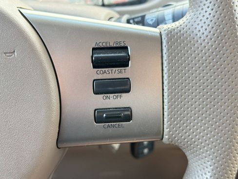Used 2010 Nissan Frontier SE RWD image 16