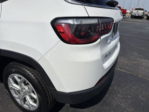 Used 2024 Jeep Compass Latitude AWD/4WD image 37