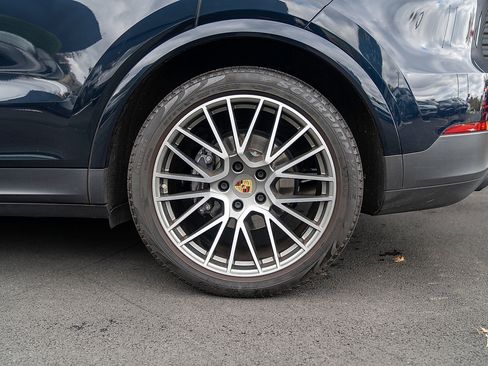 Certified 2022 Porsche Cayenne Platinum Edition image 24