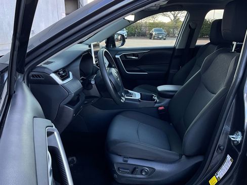 Used 2025 Toyota RAV4 XLE image 9