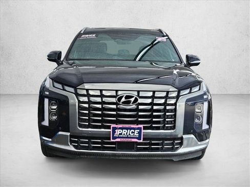 Used 2023 Hyundai Palisade Calligraphy FWD image 2
