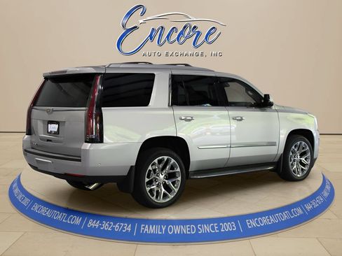 Used 2017 Cadillac Escalade Premium Luxury AWD/4WD image 5