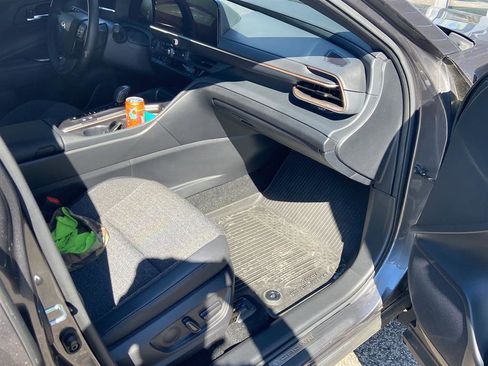 Used 2023 Toyota Crown XLE image 11