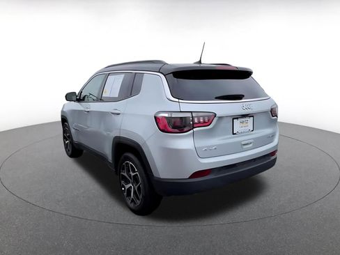 Used 2025 Jeep Compass Limited image 11